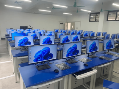 AOC一體機(jī)助力賀州學(xué)院搭建人工智能未來工廠!